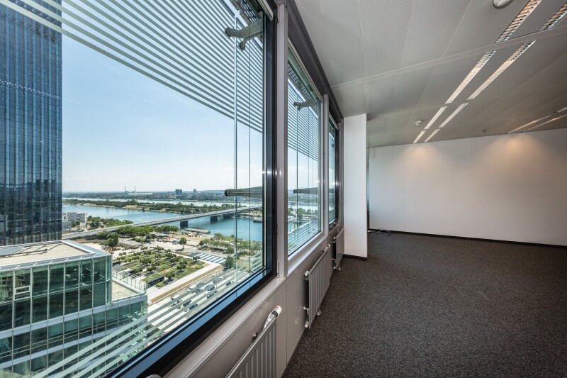 ARES TOWER Moderne Büros mit Weitblick!