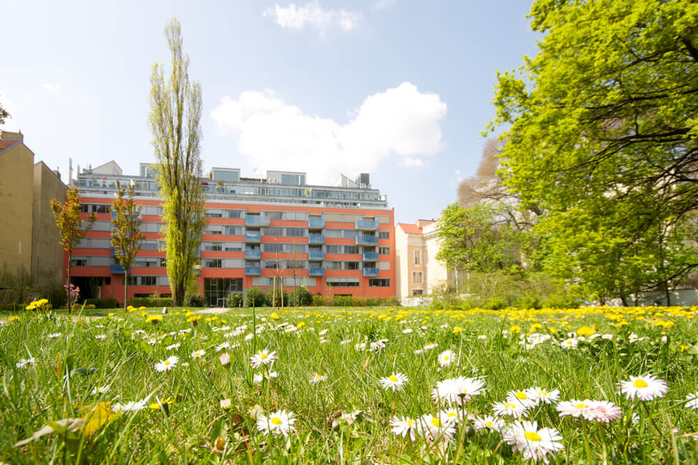 8,000 m² park-like complex – top-design new build in Toskanahof – fully furnished!