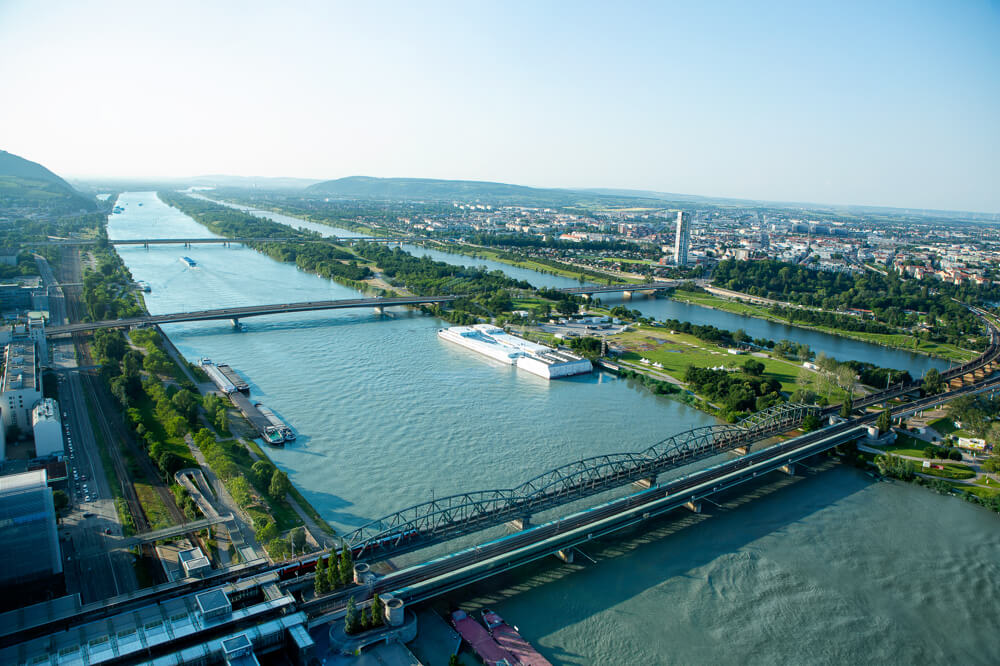 MILLENNIUM TOWER - Moderne Büros mit Weitblick