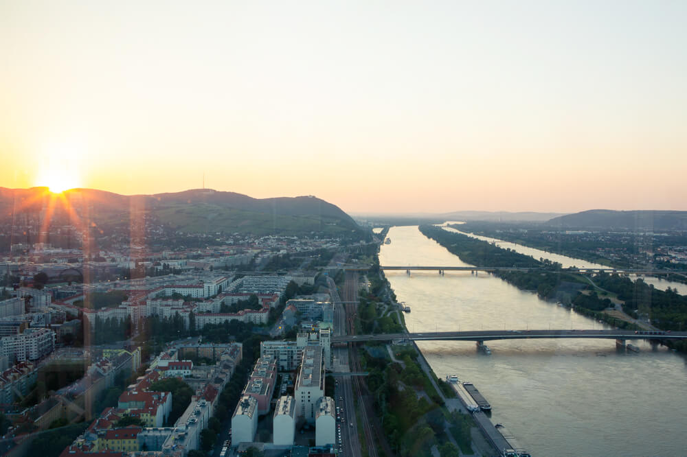 MILLENNIUM TOWER - Moderne Büros mit Weitblick