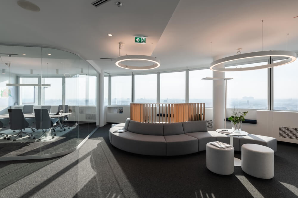 MILLENNIUM TOWER - Moderne Büros mit Weitblick