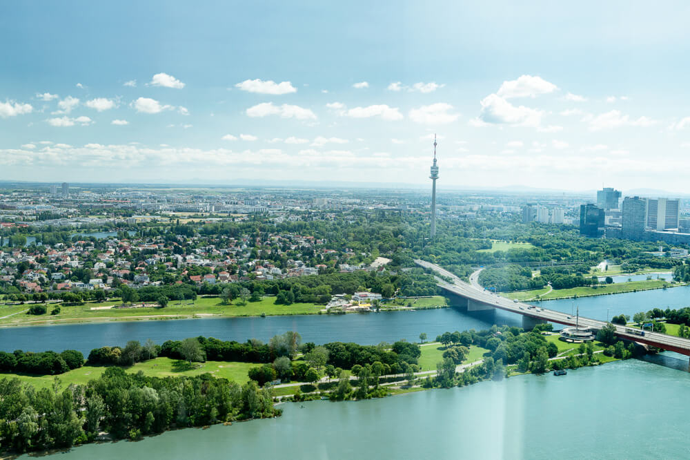 MILLENNIUM TOWER - Moderne Büros mit Weitblick