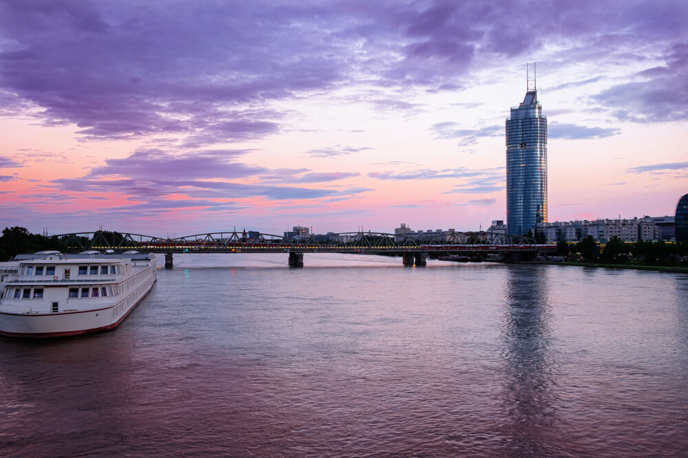 MILLENNIUM TOWER - Moderne Büros mit Weitblick