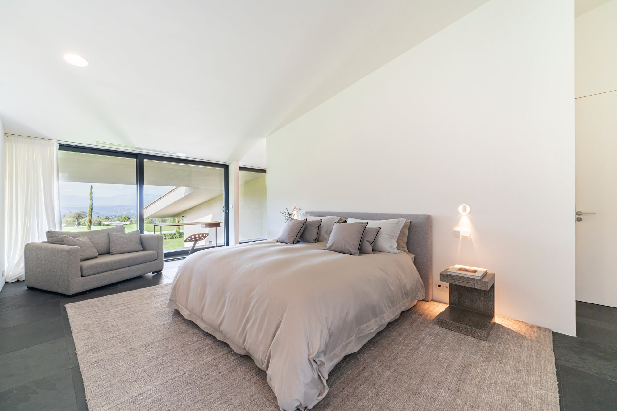 Stunning architect villa near Cannes