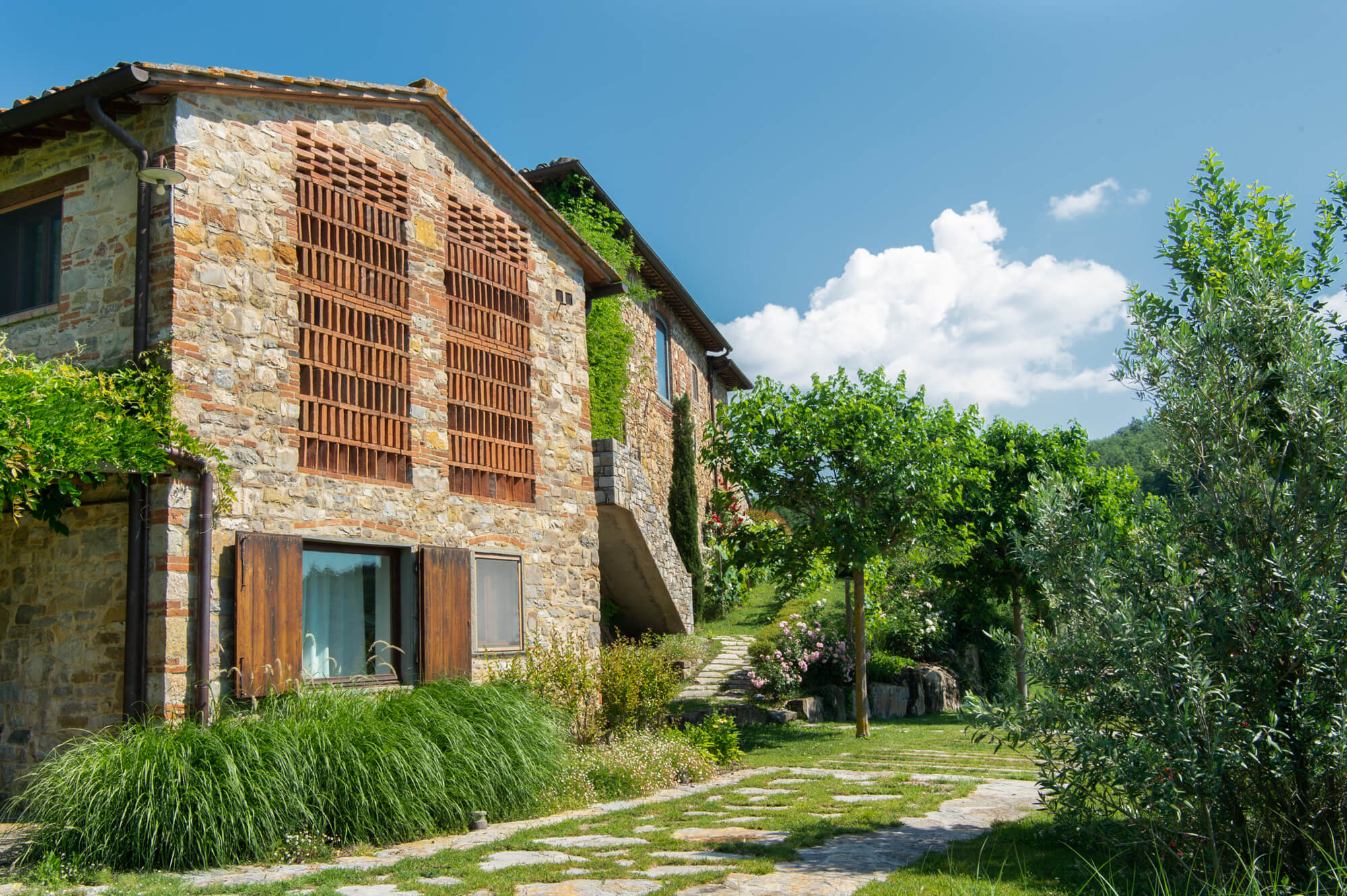 Großes Landhaus mit modernen Elementen und Pool in der Toskana