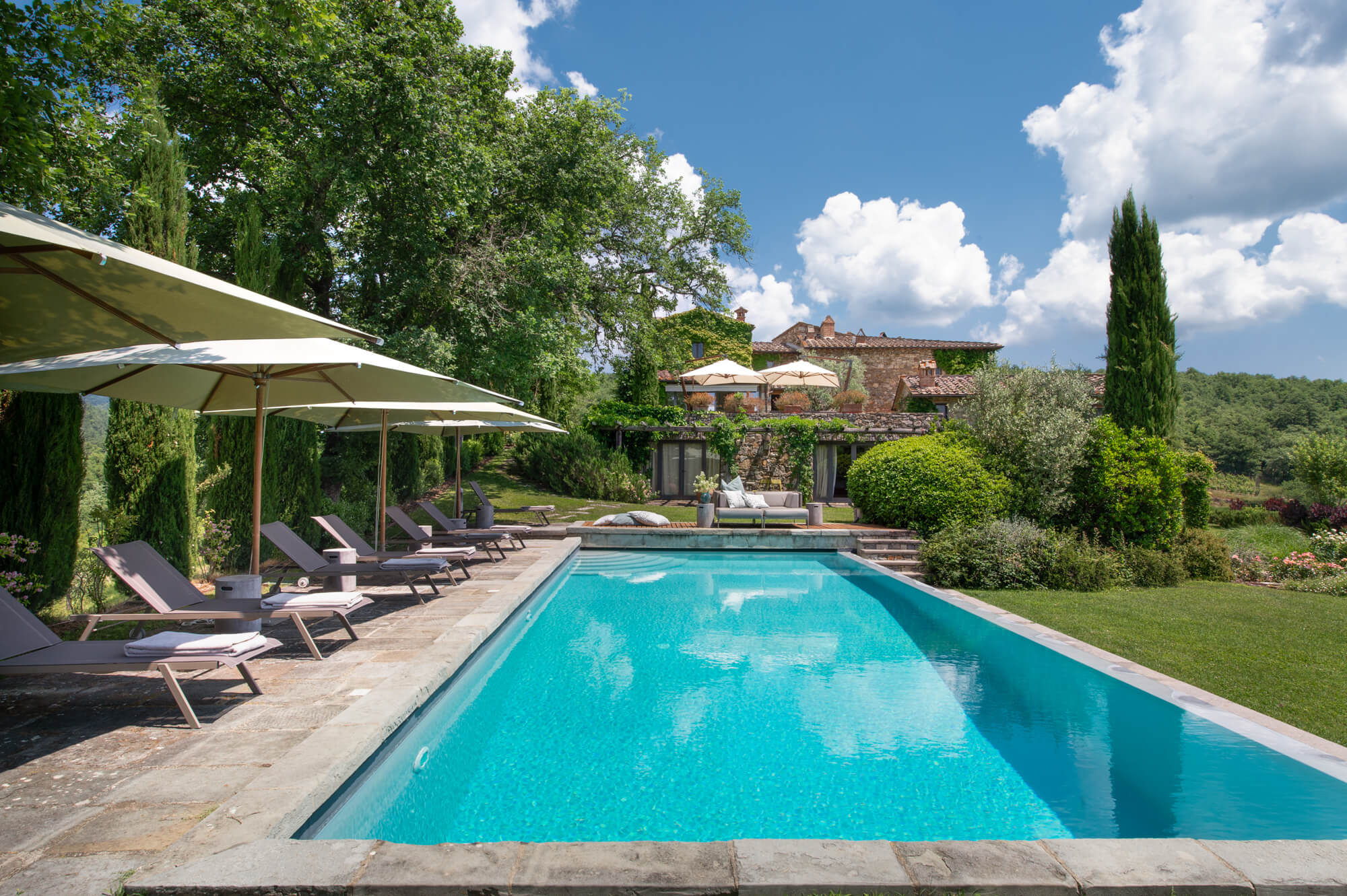 Großes Landhaus mit modernen Elementen und Pool in der Toskana