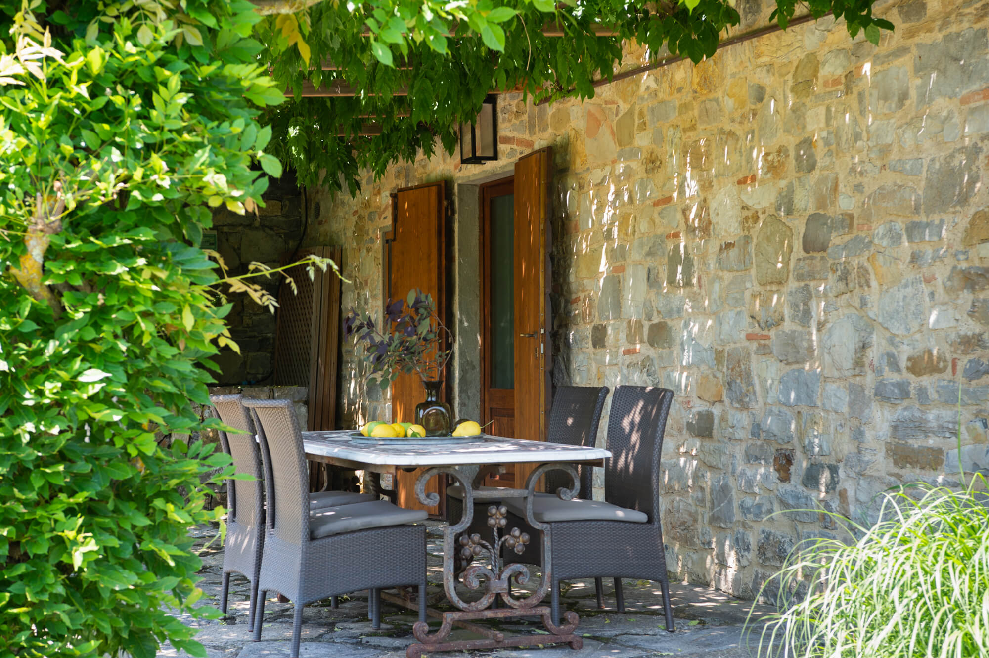 Großes Landhaus mit modernen Elementen und Pool in der Toskana