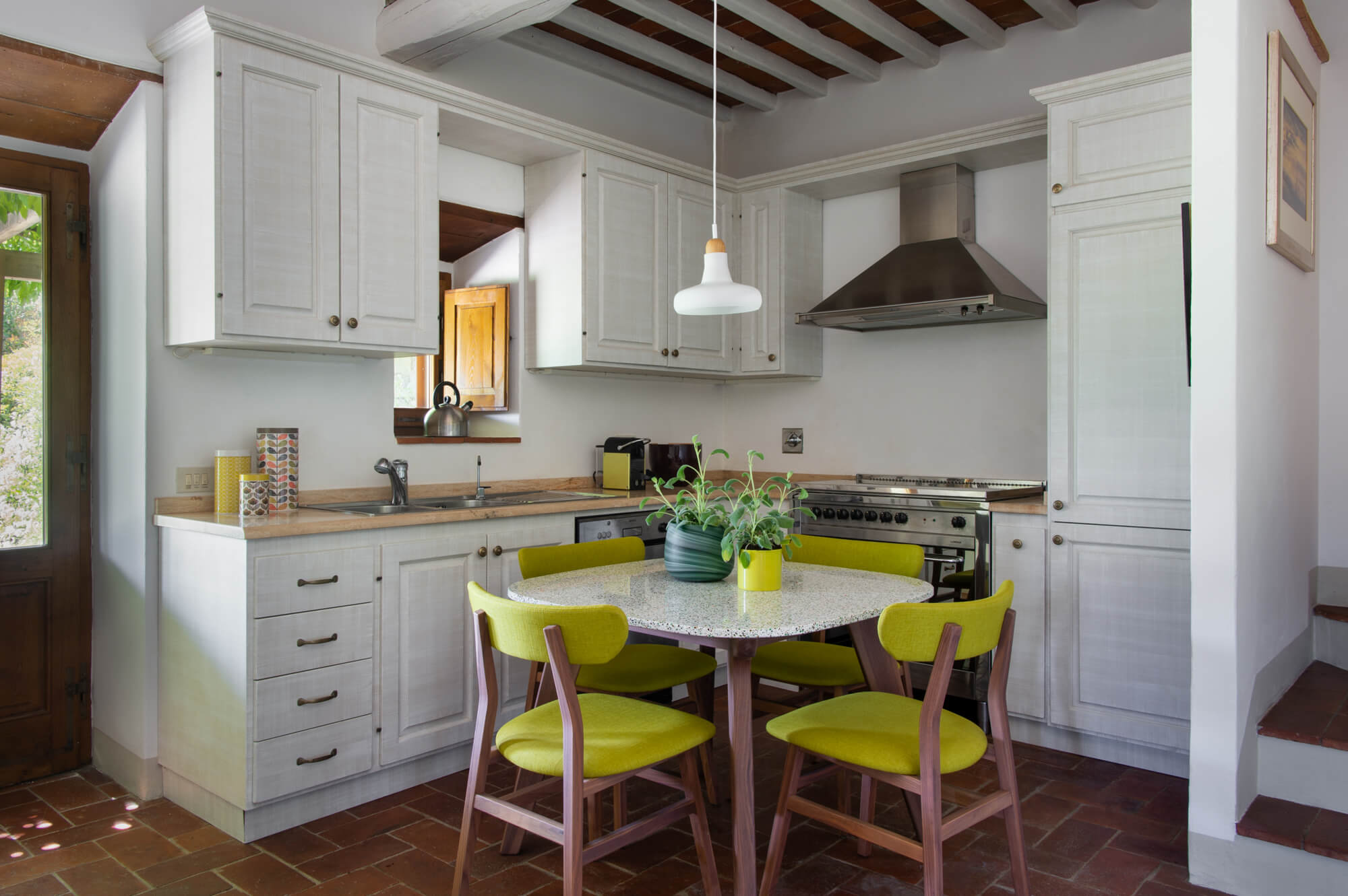 Großes Landhaus mit modernen Elementen und Pool in der Toskana