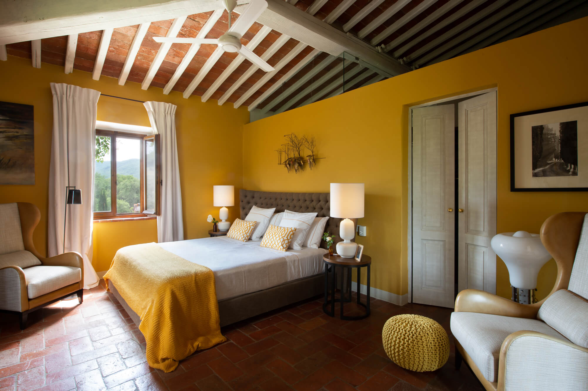 Großes Landhaus mit modernen Elementen und Pool in der Toskana