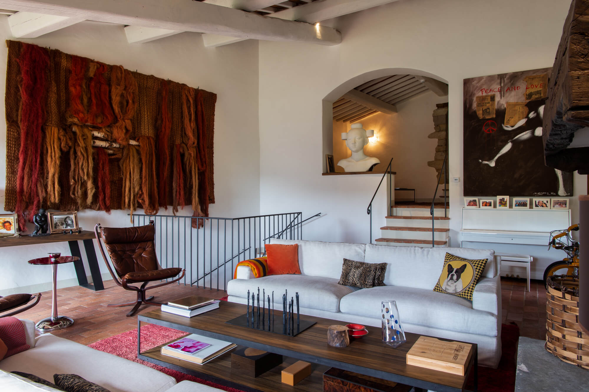 Großes Landhaus mit modernen Elementen und Pool in der Toskana