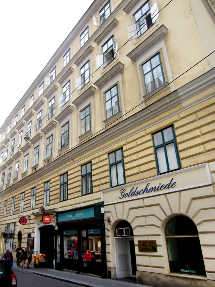 wunderschöne Altbauwohnung - beste Lage - 4.Liftstock