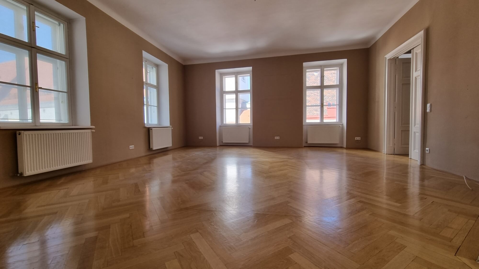wunderschöne Altbauwohnung - beste Lage - 4.Liftstock