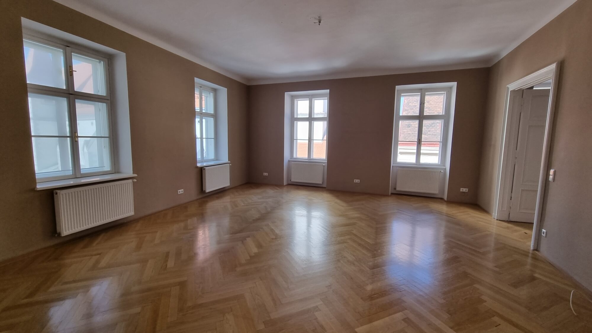 wunderschöne Altbauwohnung - beste Lage - 4.Liftstock