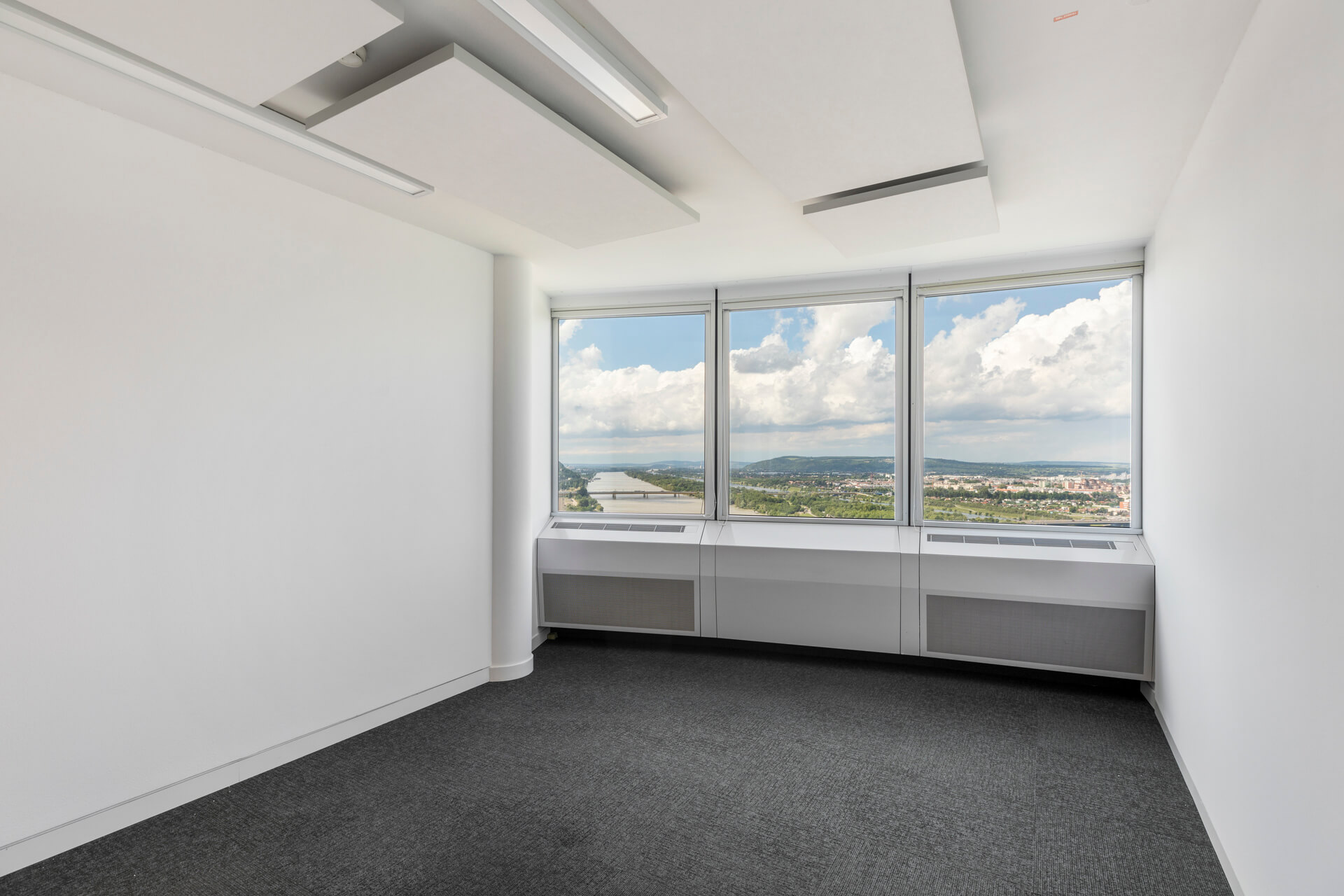 MILLENNIUM TOWER - Moderne Büros mit Weitblick