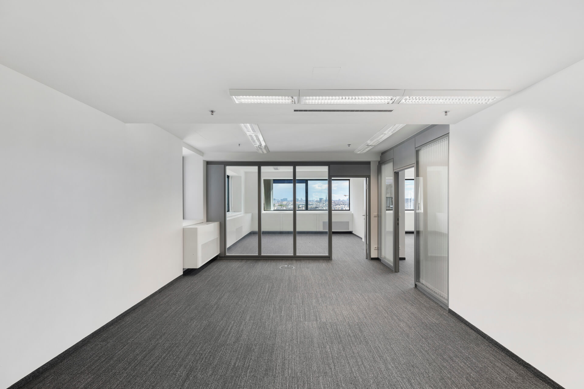 MILLENNIUM TOWER - Moderne Büros mit Weitblick