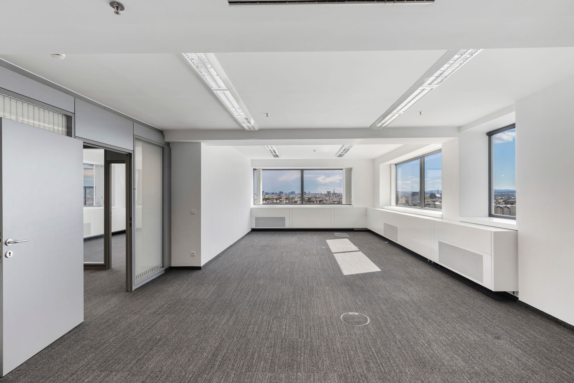 MILLENNIUM TOWER - Moderne Büros mit Weitblick