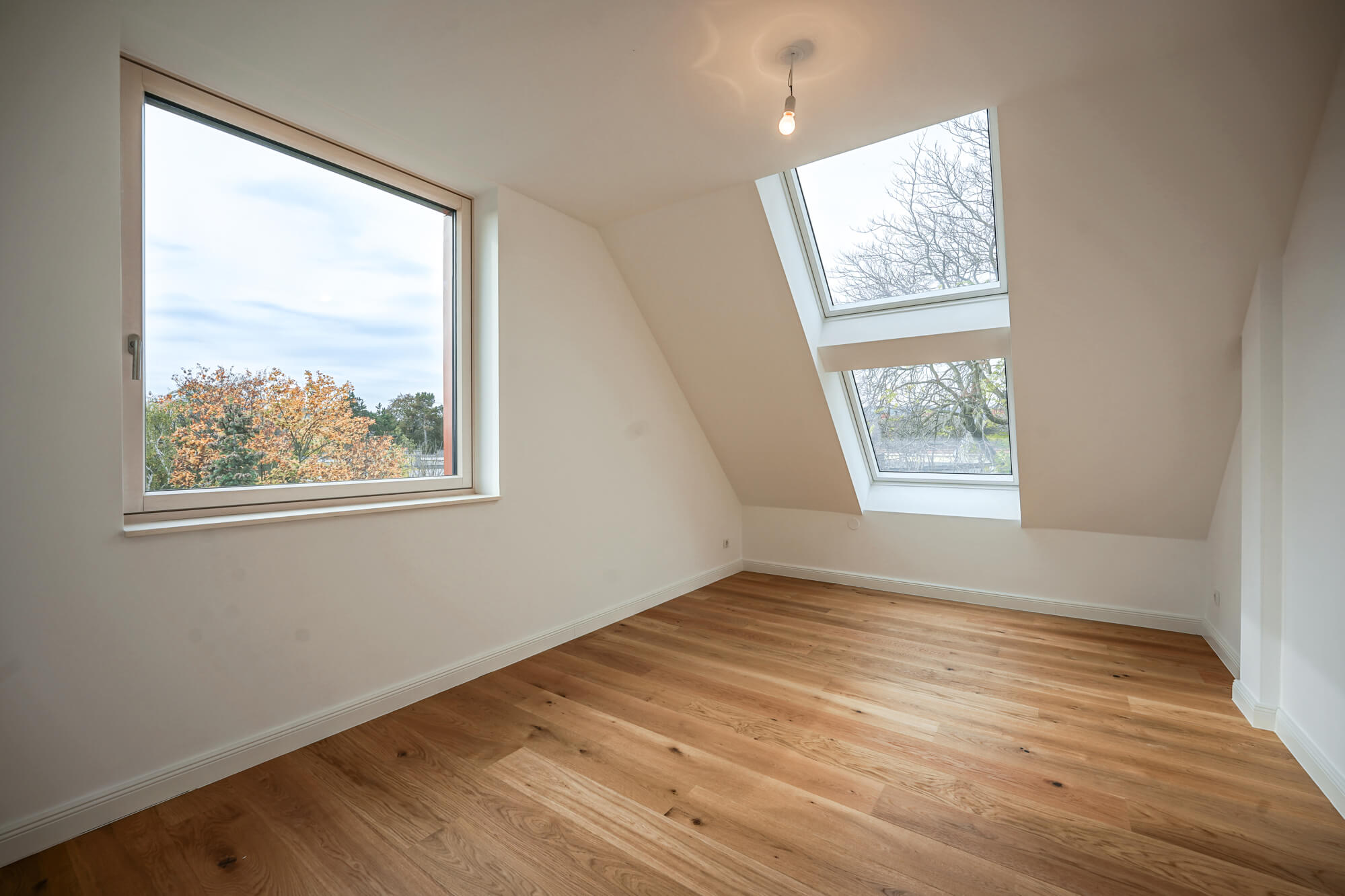 Dachgeschosswohnung mit zwei Dachterrassen und Gartenparzelle in Hietzing