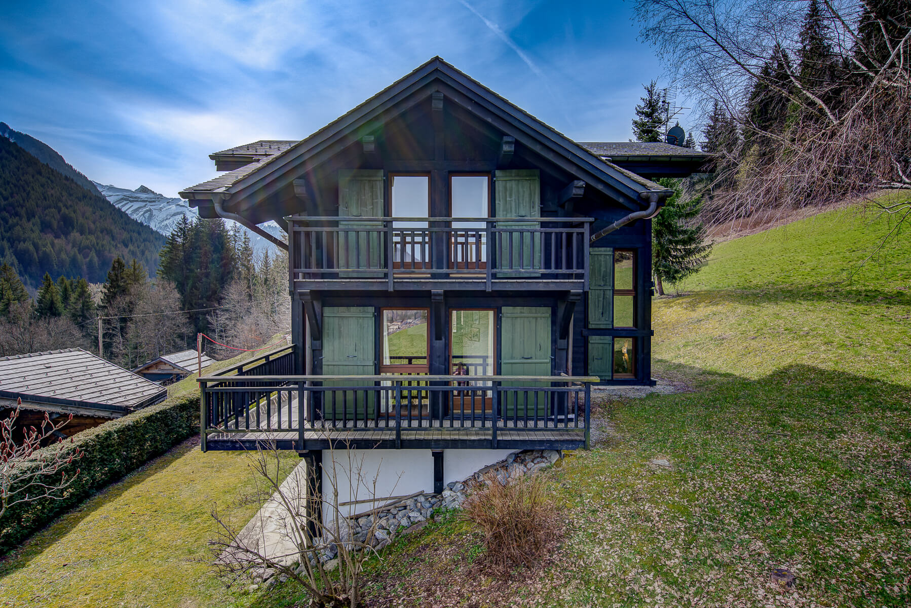 Chalet with panoramic views over Morzine and the mountains.