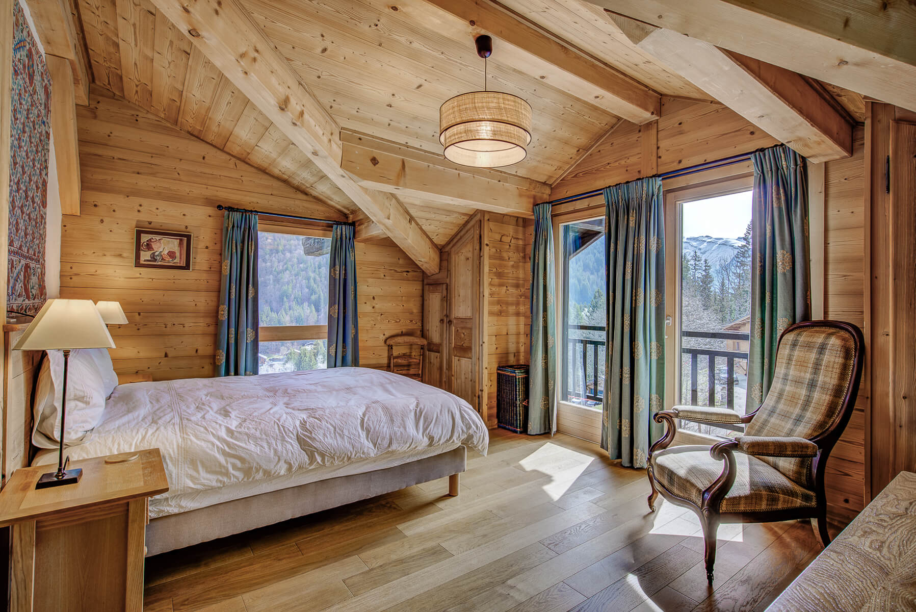 Chalet with panoramic views over Morzine and the mountains.