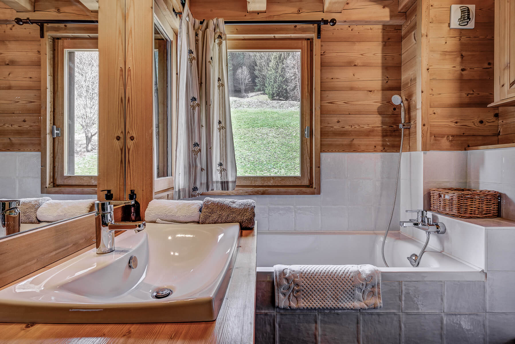 Chalet with panoramic views over Morzine and the mountains.