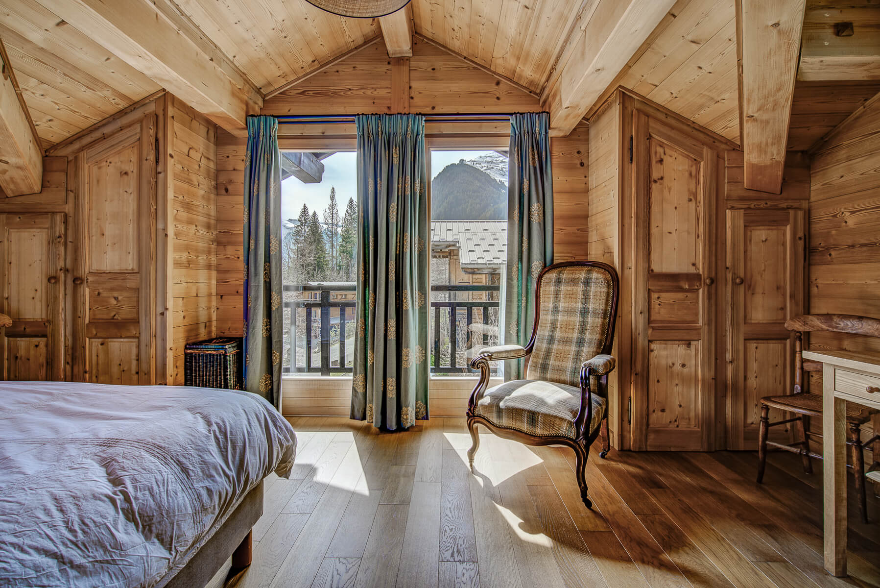 Chalet with panoramic views over Morzine and the mountains.