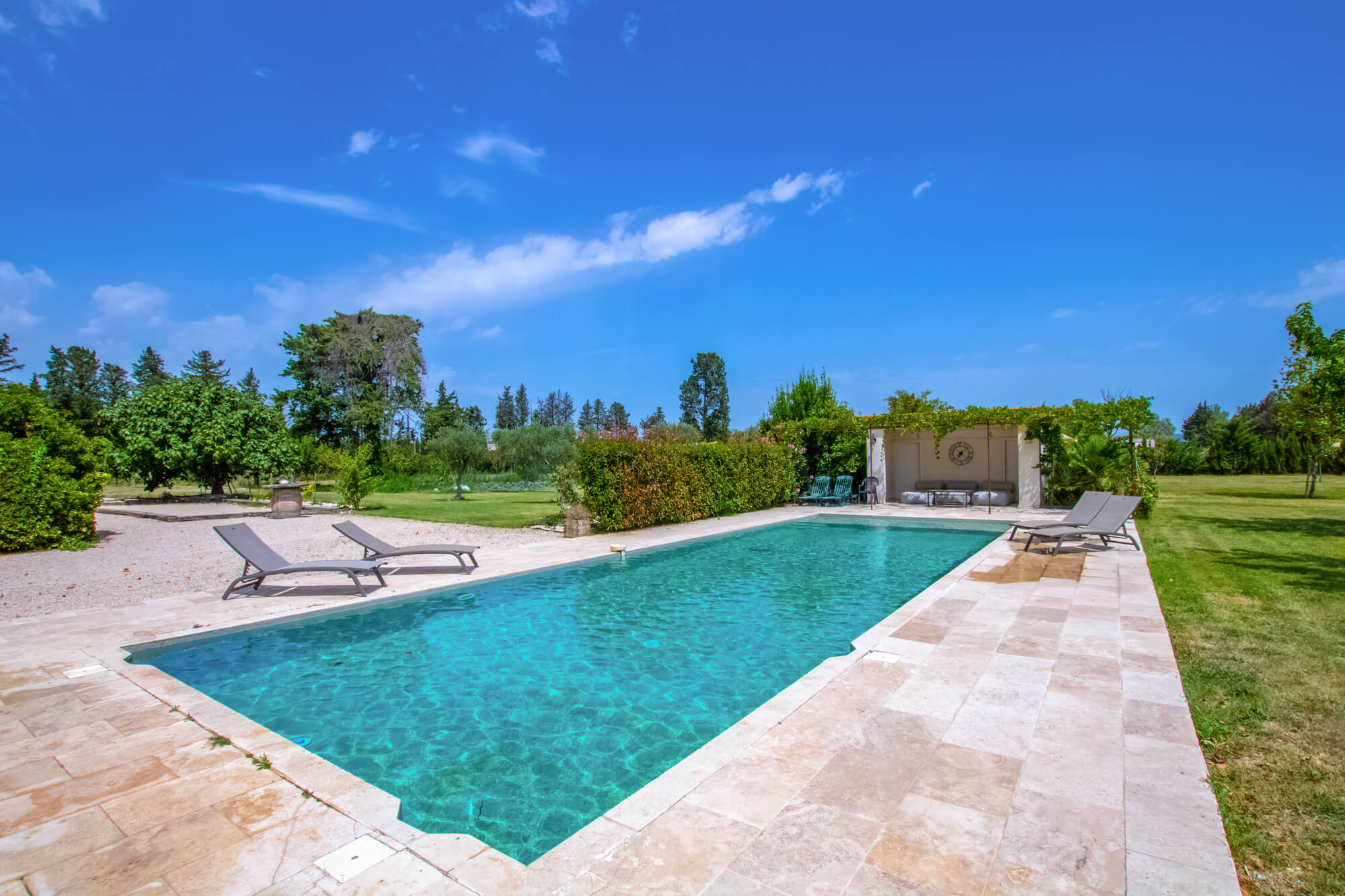 Hübsches Steinhaus mit Pool