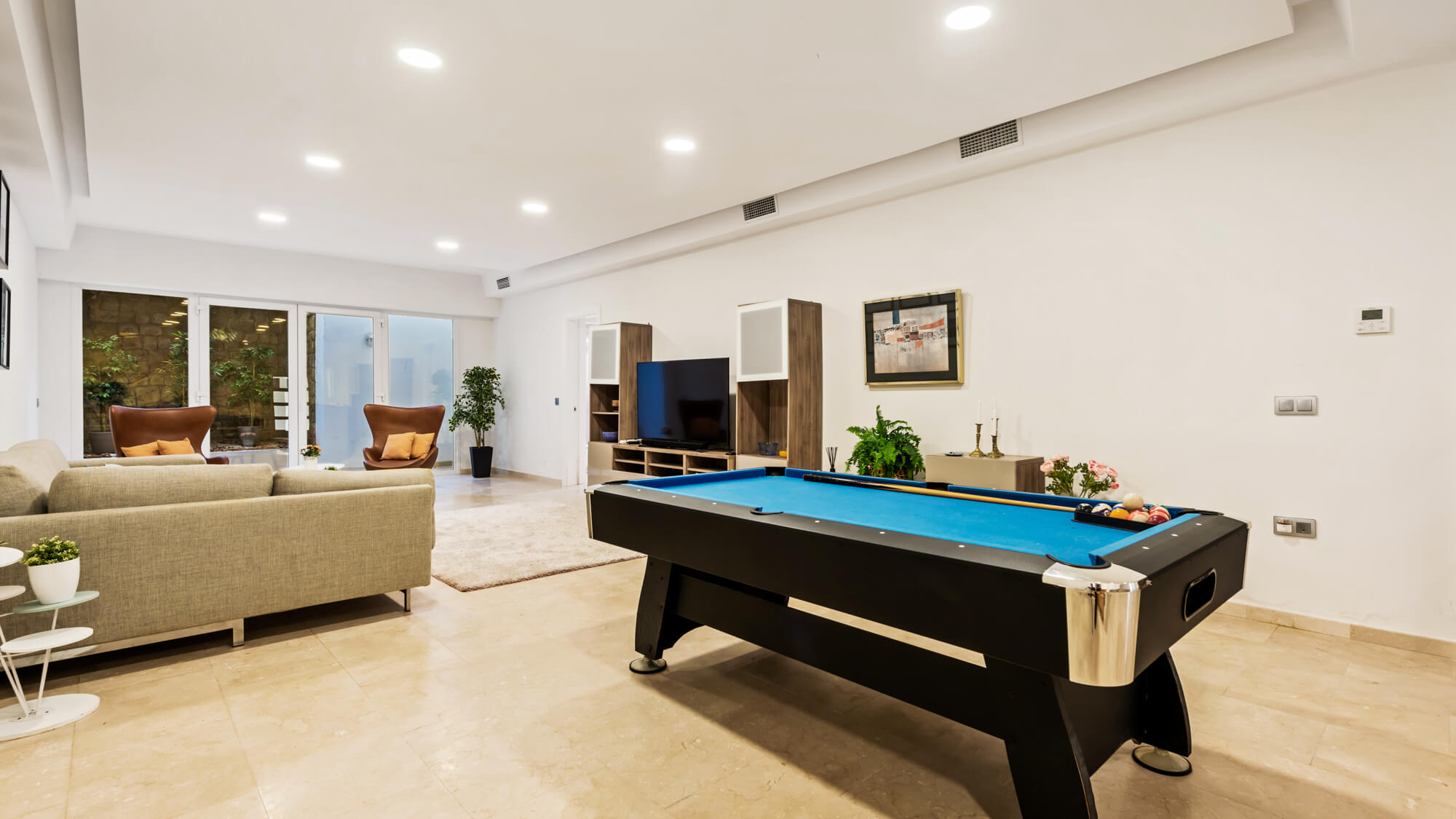 Exceptional villa with large garden in Hacienda Las Chapas