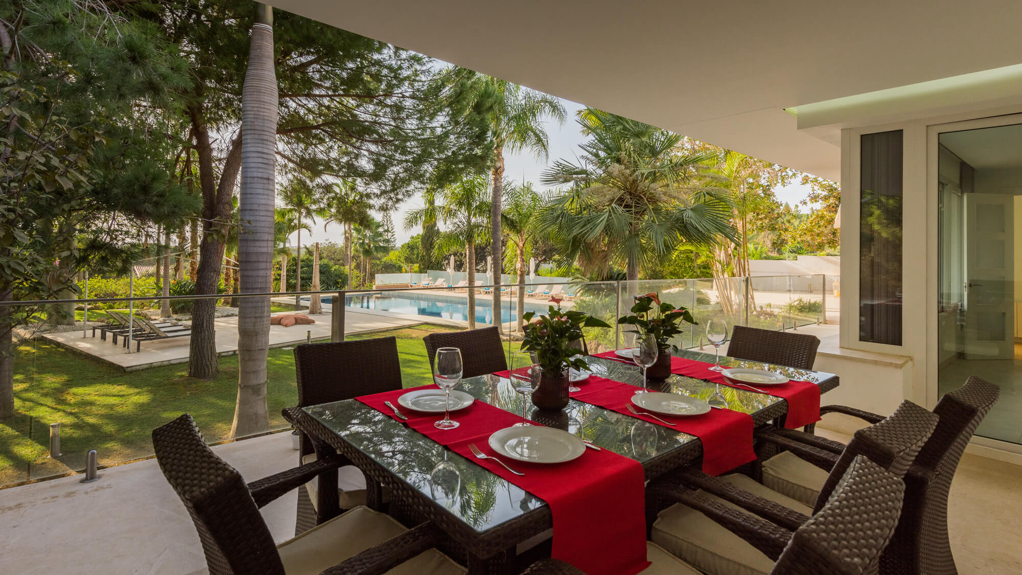 Exceptional villa with large garden in Hacienda Las Chapas