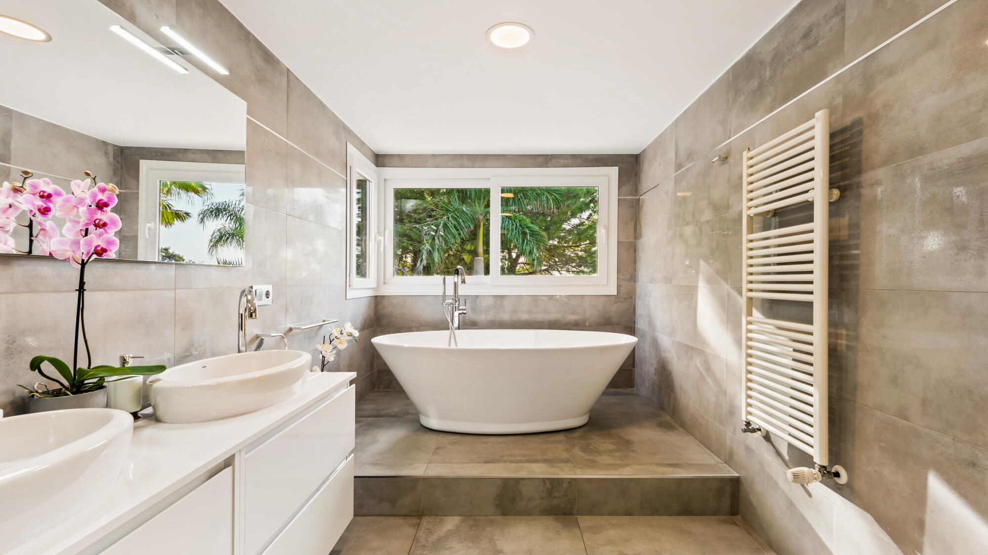 Exceptional villa with large garden in Hacienda Las Chapas