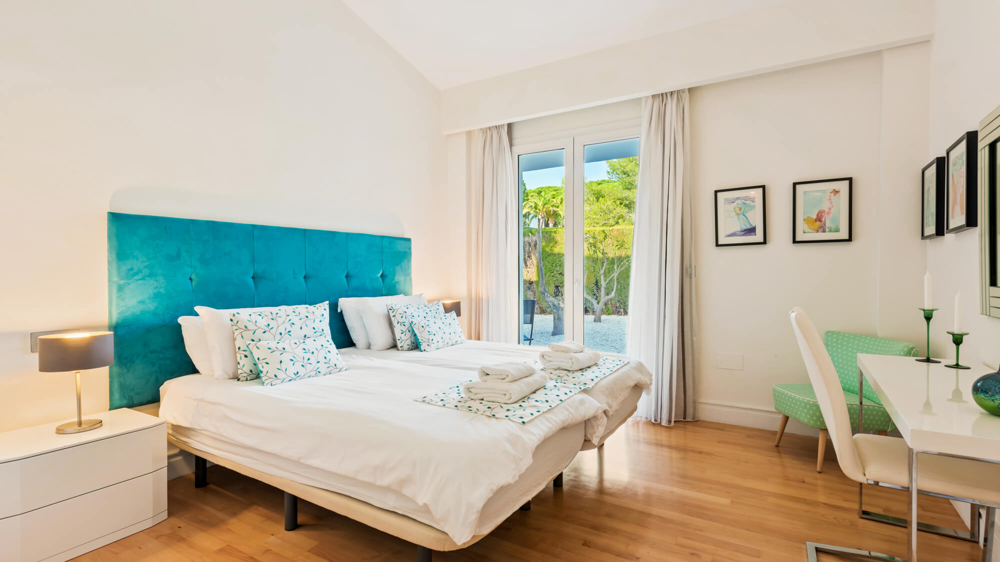 Exceptional villa with large garden in Hacienda Las Chapas