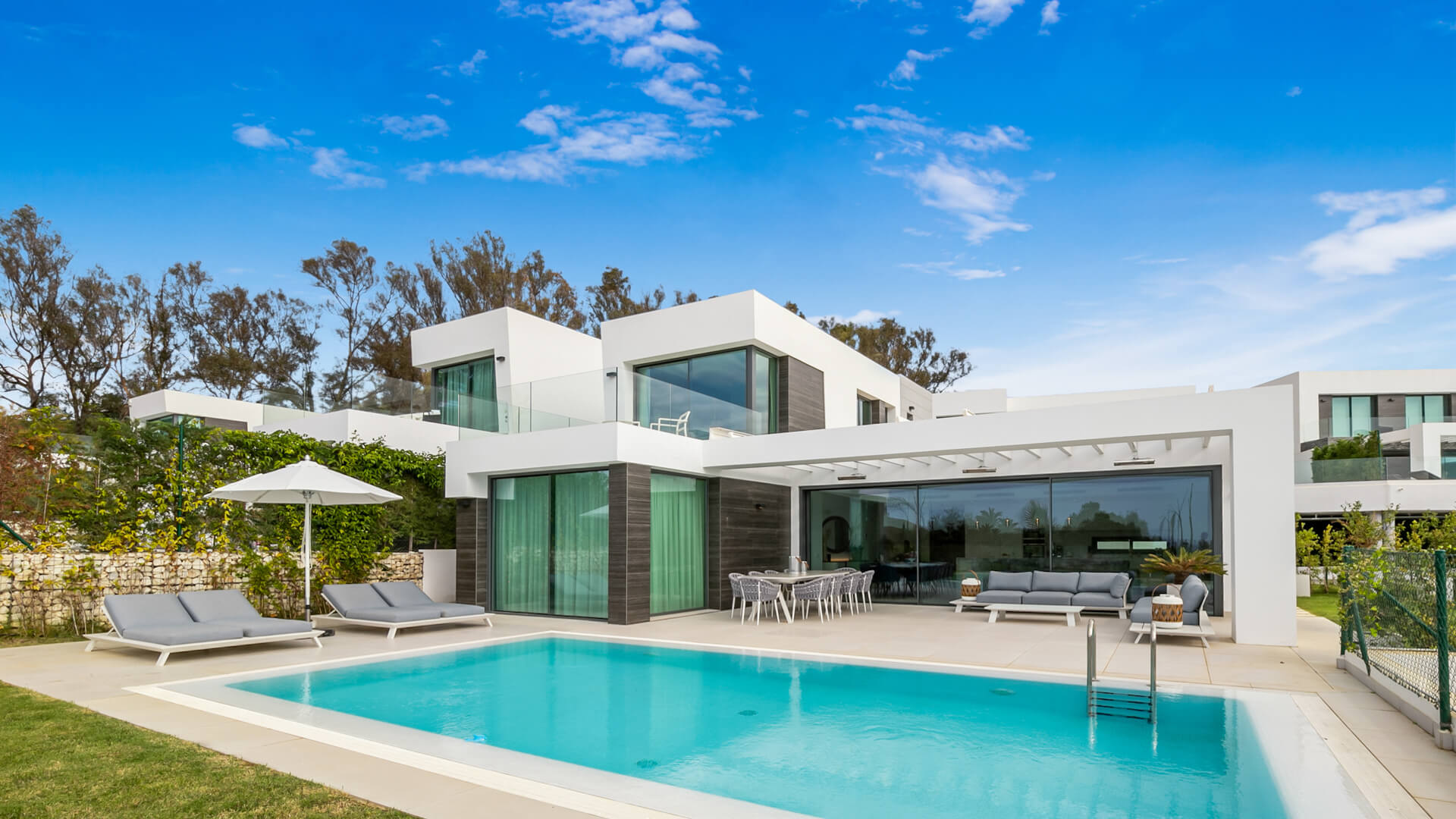 Luxury living in a gated community near Cabopino
