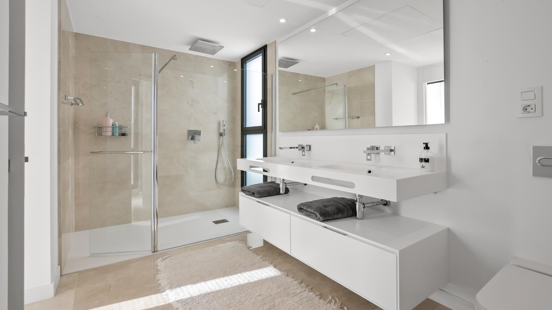 Luxury living in a gated community near Cabopino