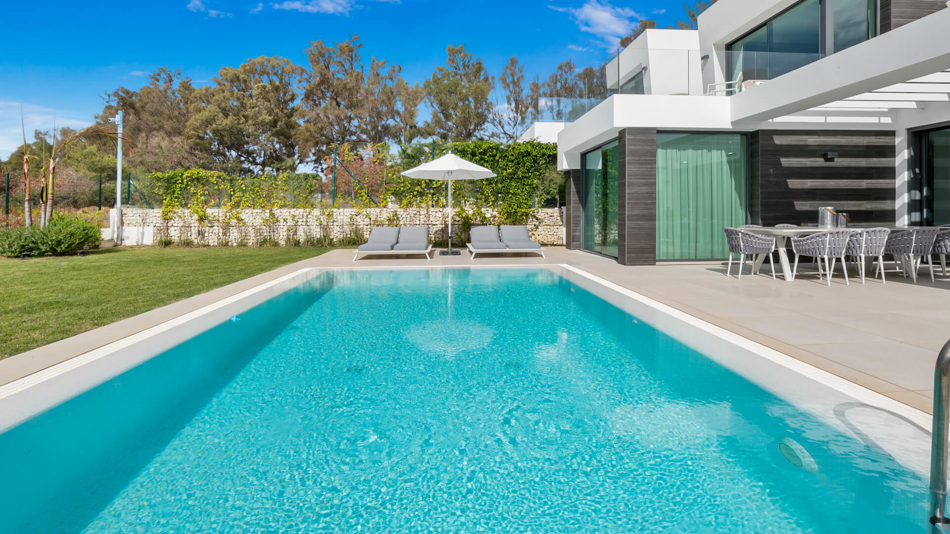 Luxury living in a gated community near Cabopino