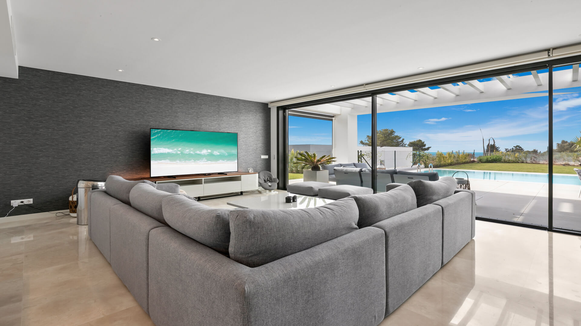 Luxury living in a gated community near Cabopino