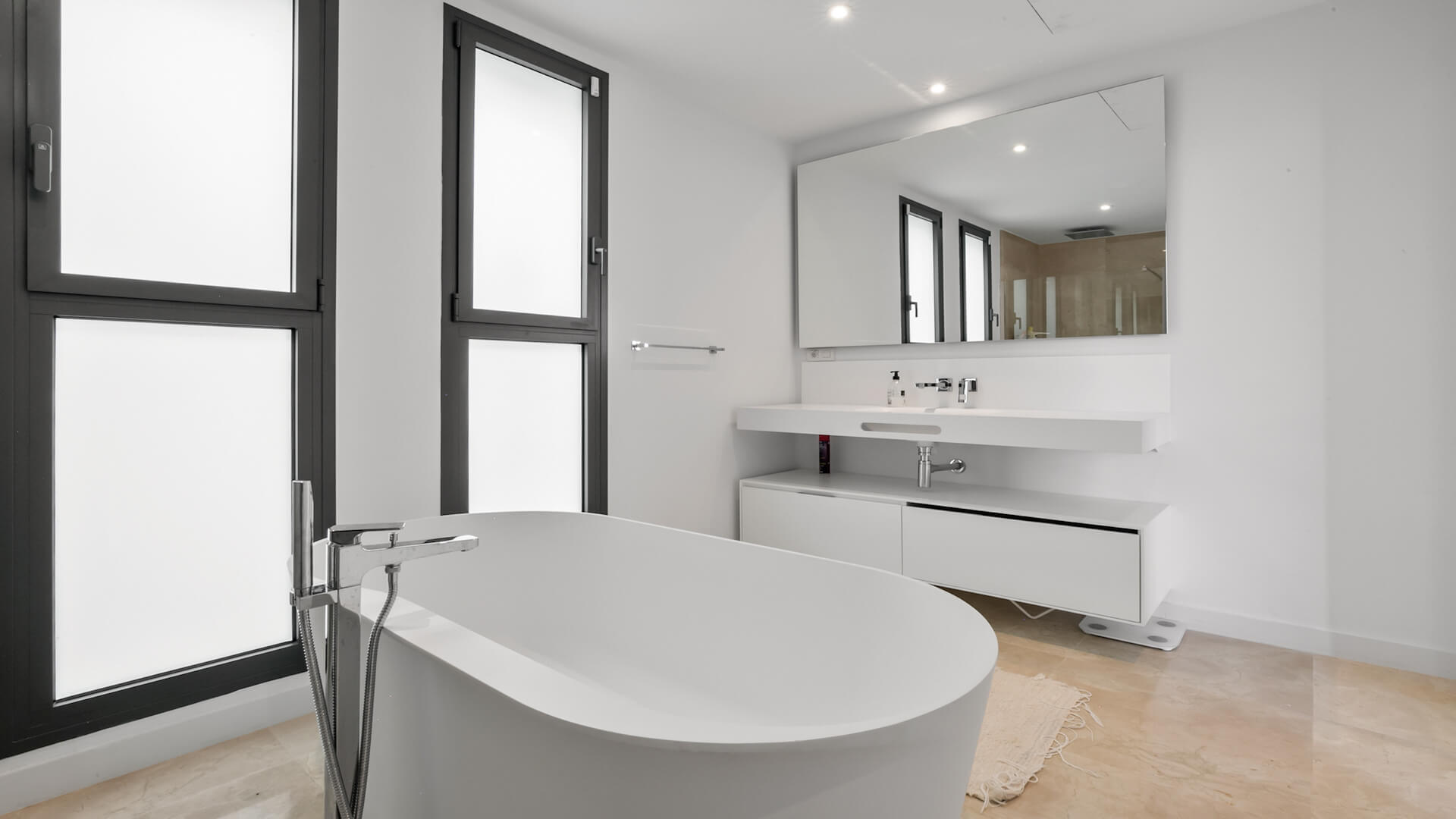 Luxury living in a gated community near Cabopino