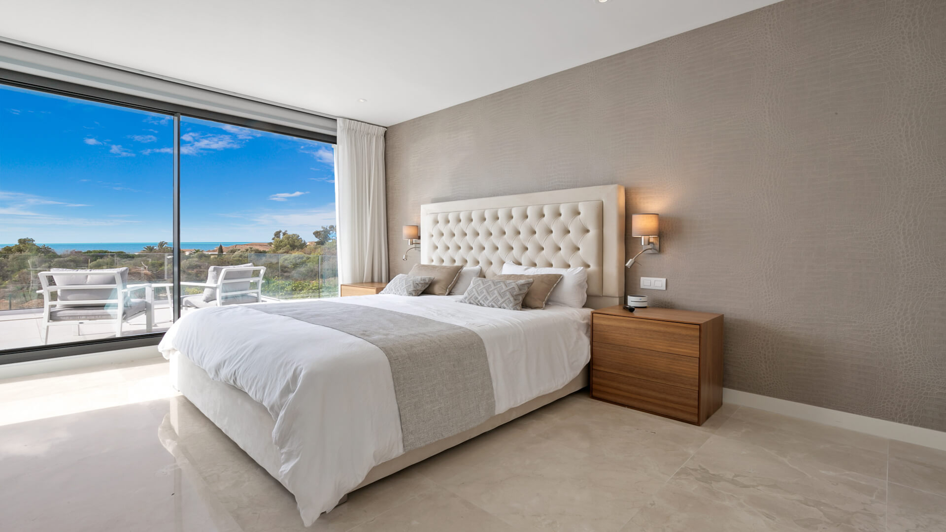 Luxury living in a gated community near Cabopino