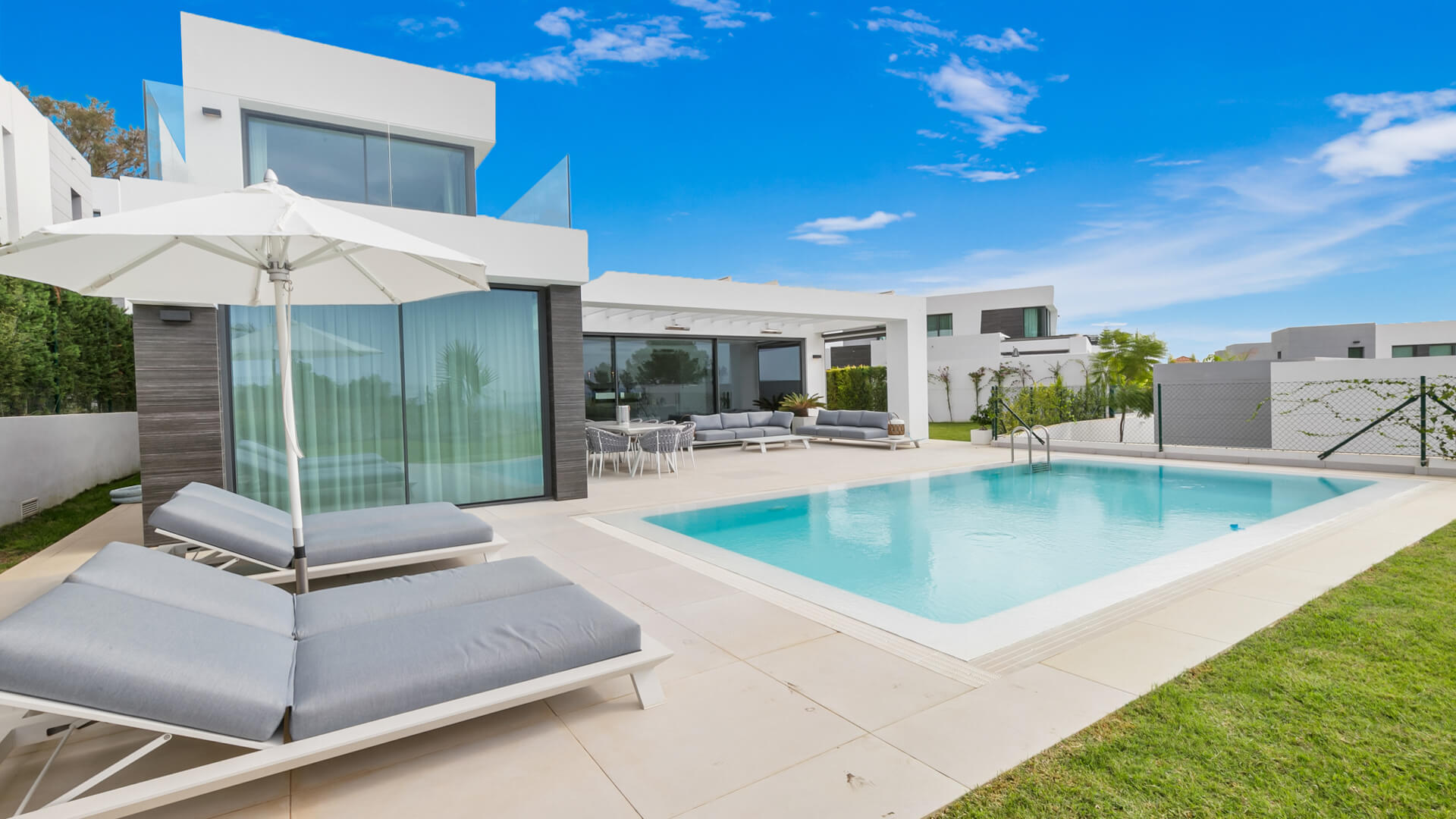 Luxury living in a gated community near Cabopino