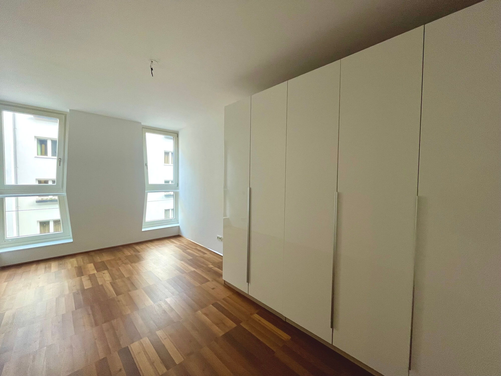 TOP Neubauwohnung, 3 Schlafzimmer und Loggia - Garage verfügbar - mitten im 7. Bezirk!