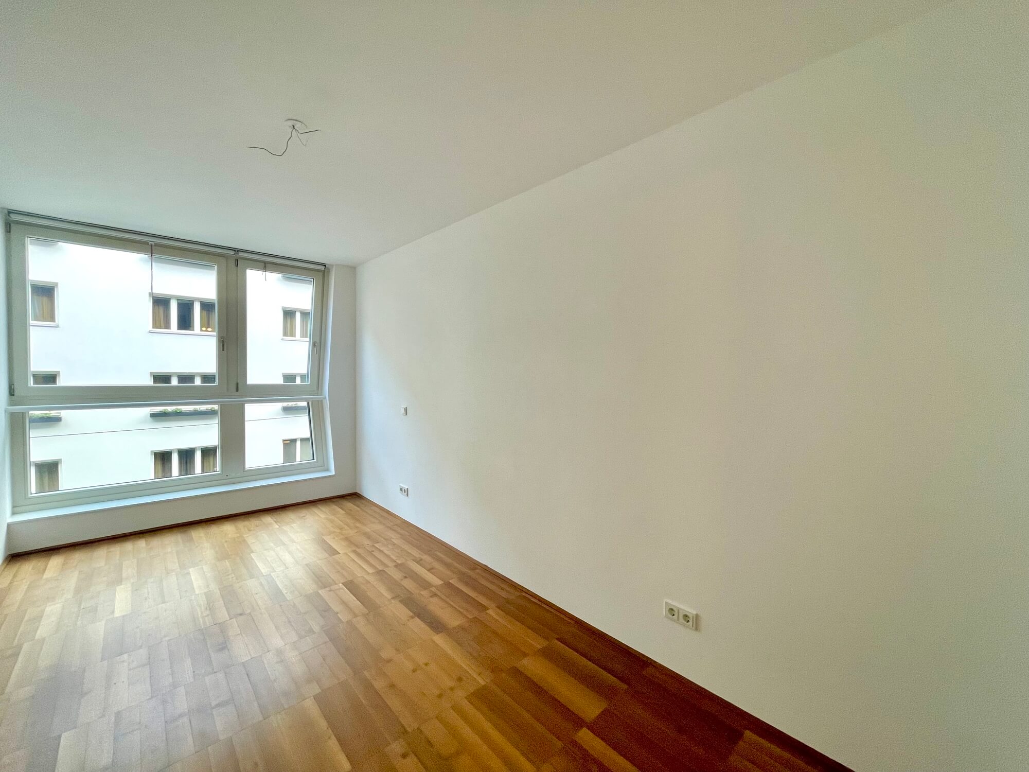 TOP Neubauwohnung, 3 Schlafzimmer und Loggia - Garage verfügbar - mitten im 7. Bezirk!