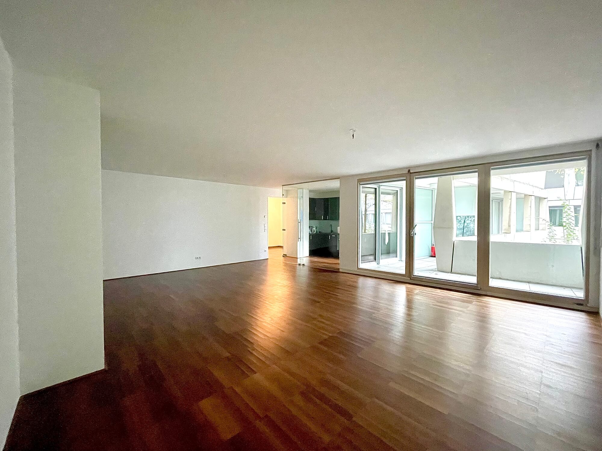 TOP Neubauwohnung, 3 Schlafzimmer und Loggia - Garage verfügbar - mitten im 7. Bezirk!