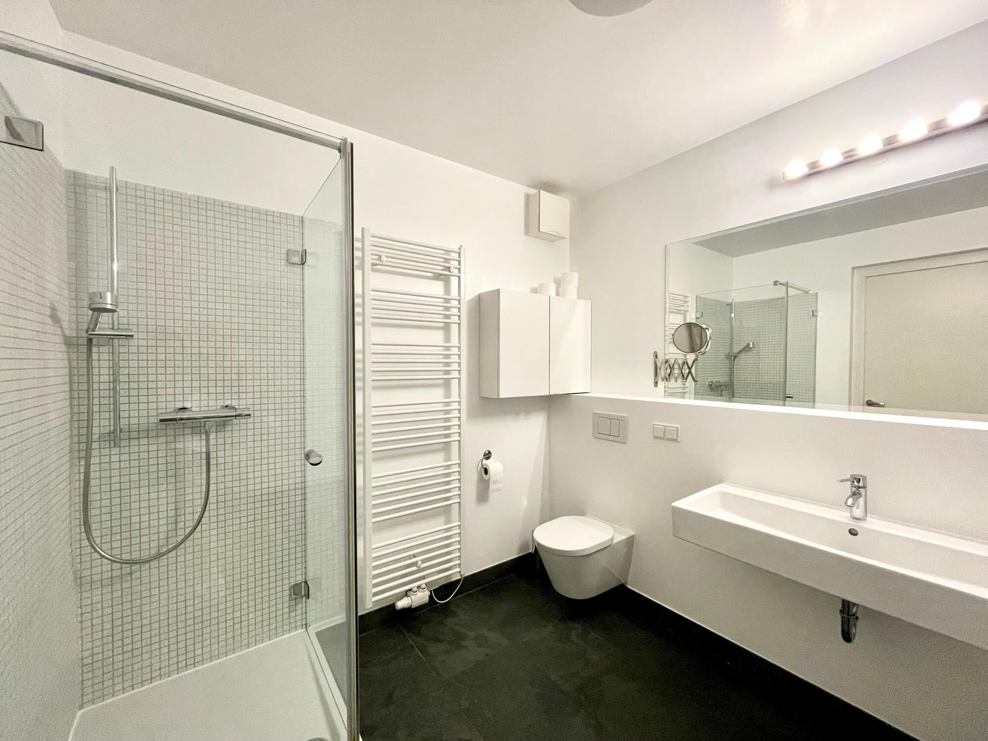 TOP Neubauwohnung, 3 Schlafzimmer und Loggia - Garage verfügbar - mitten im 7. Bezirk!