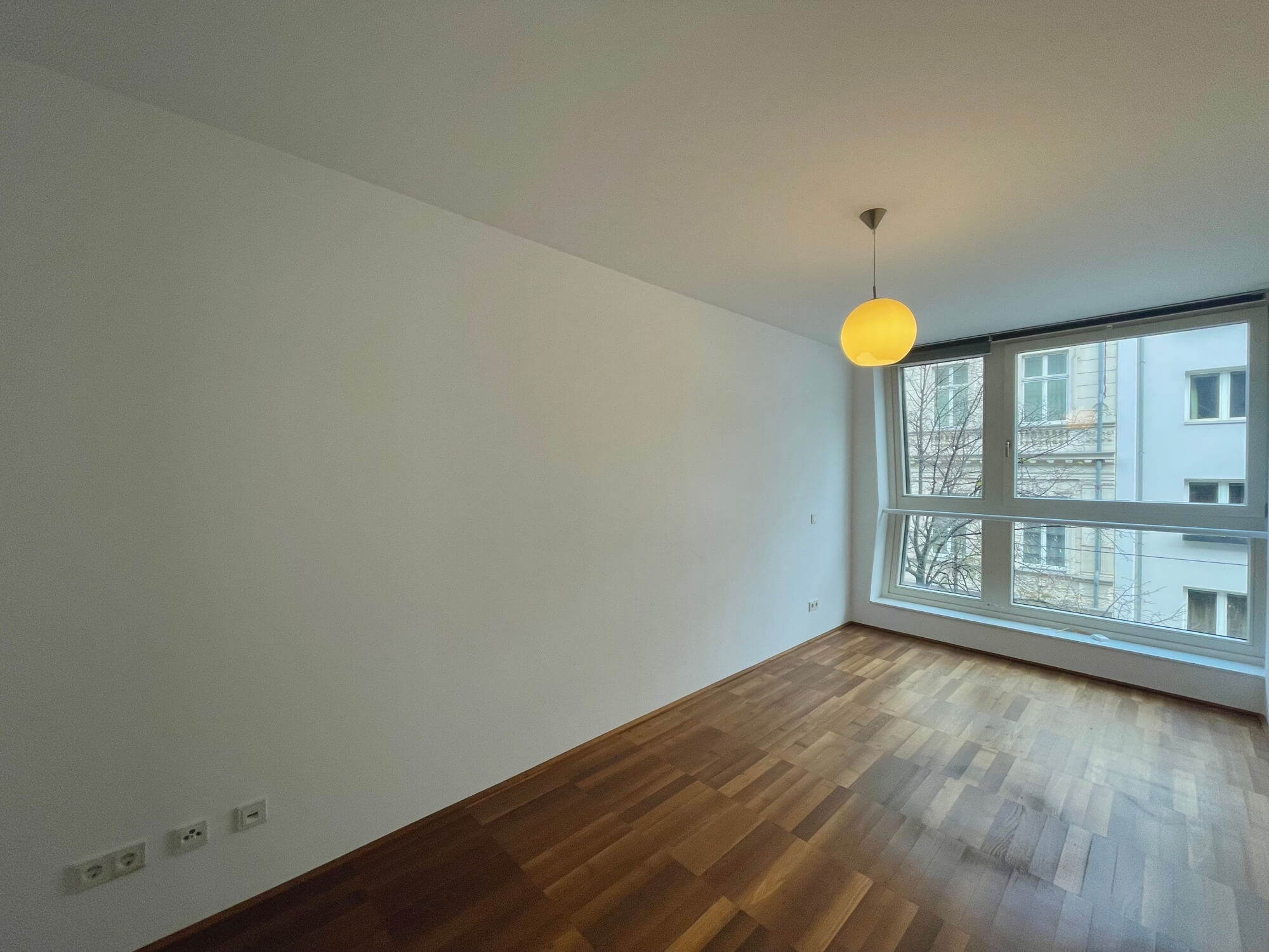 TOP Neubauwohnung, 3 Schlafzimmer und Loggia - Garage verfügbar - mitten im 7. Bezirk!