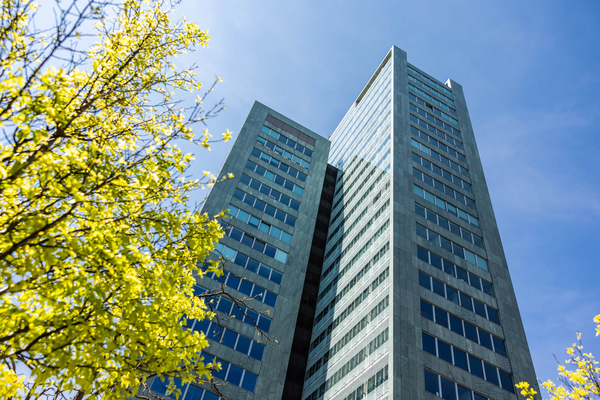 ARES TOWER Moderne Büros mit Weitblick!