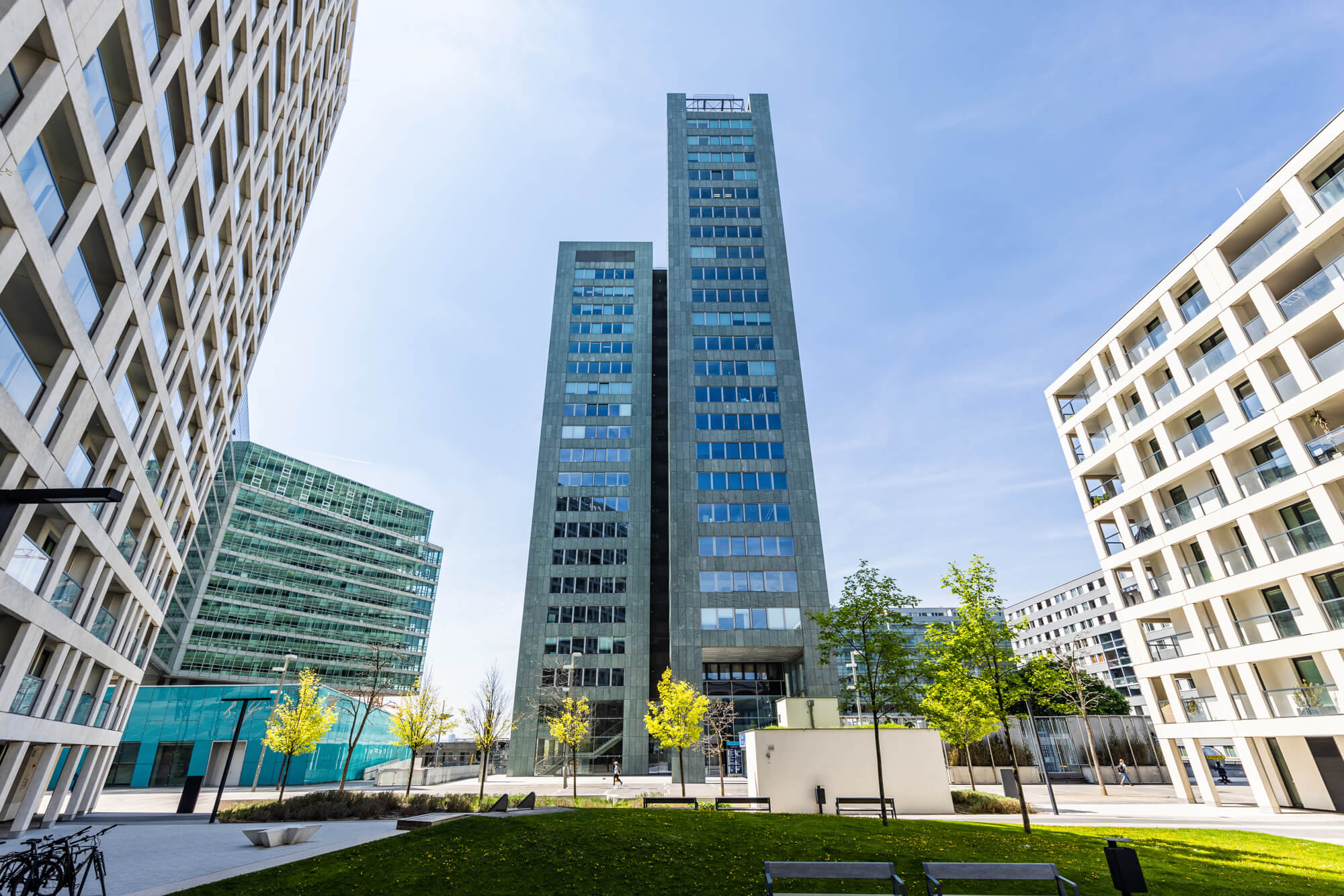 ARES TOWER Moderne Büros mit Weitblick!