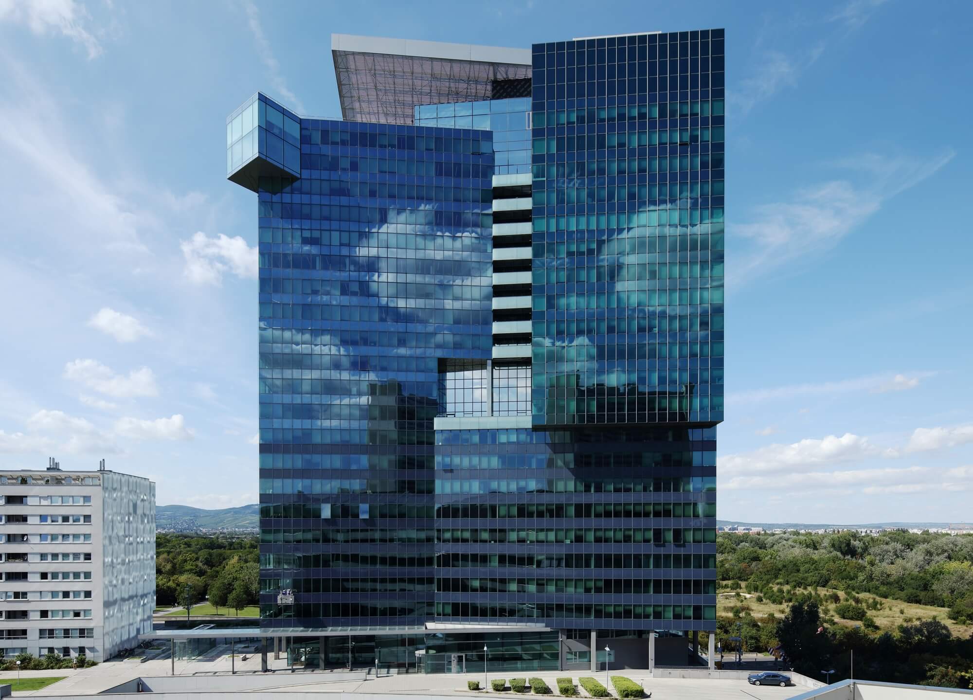 Moderne Büros mit Weitblick - SATURN TOWER