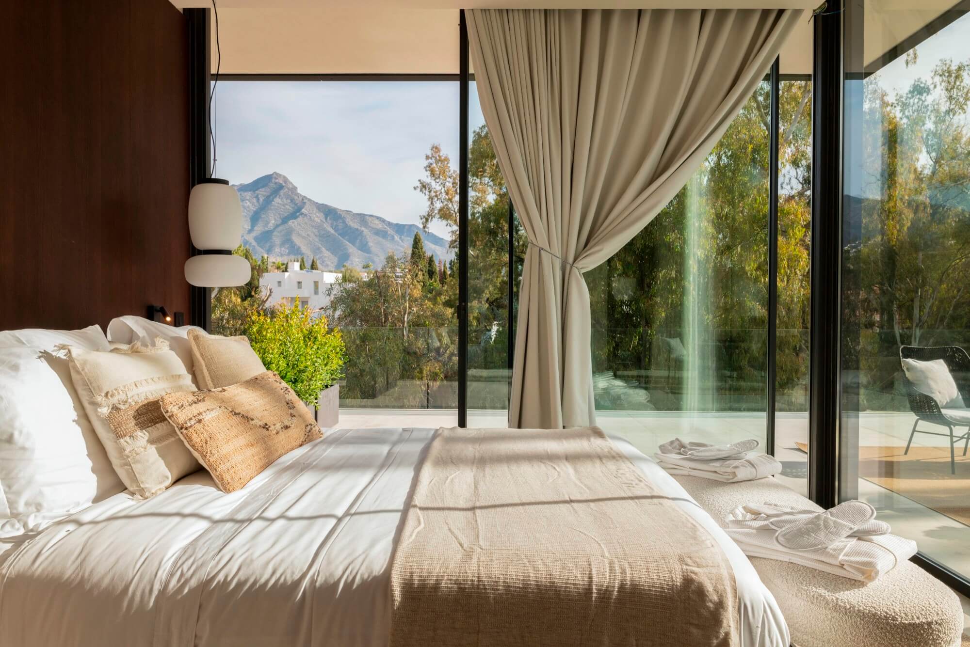 Exquisite Residence: Luxury Villa in La Cerquilla, Nueva Andalucia