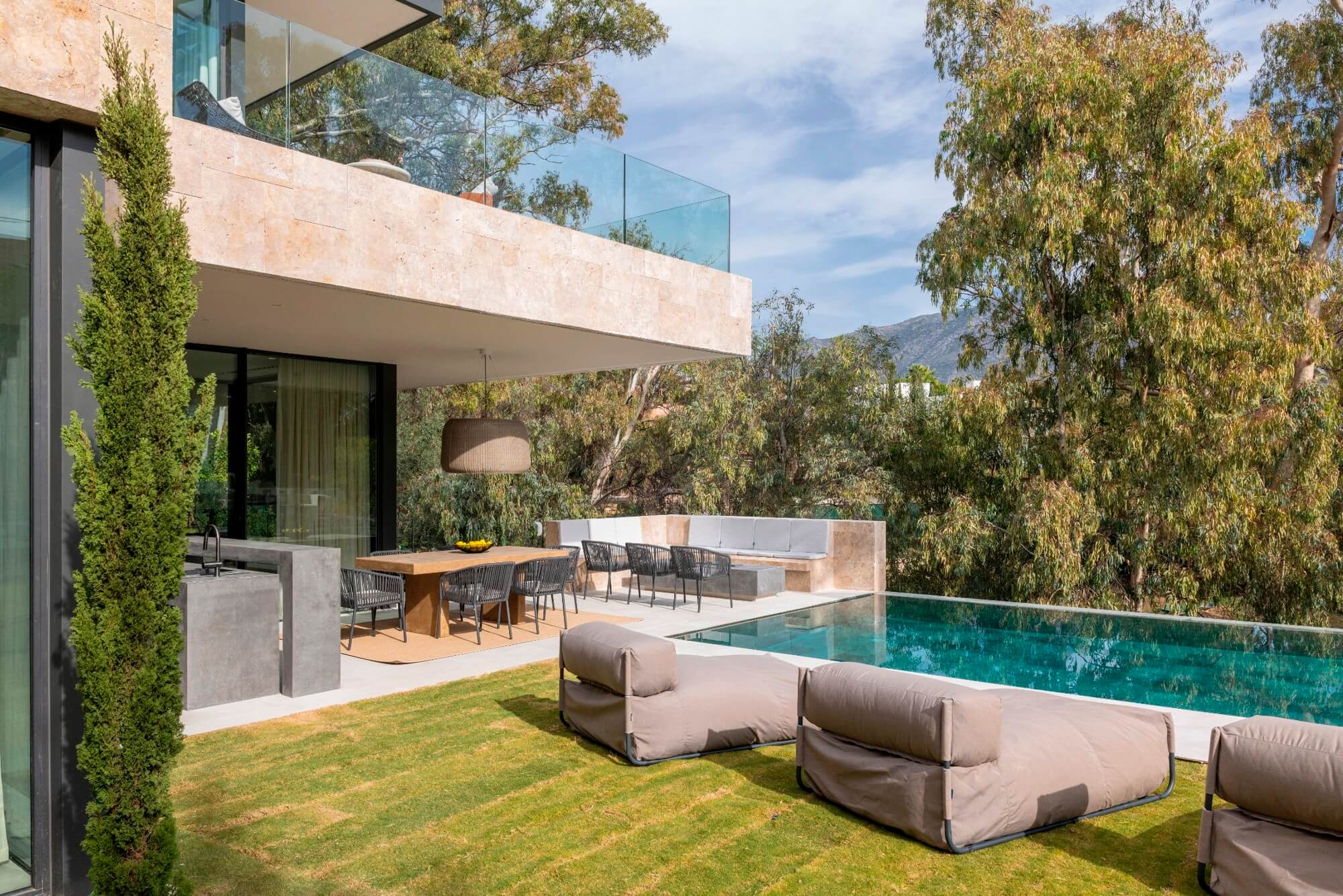 Exquisite Residence: Luxury Villa in La Cerquilla, Nueva Andalucia