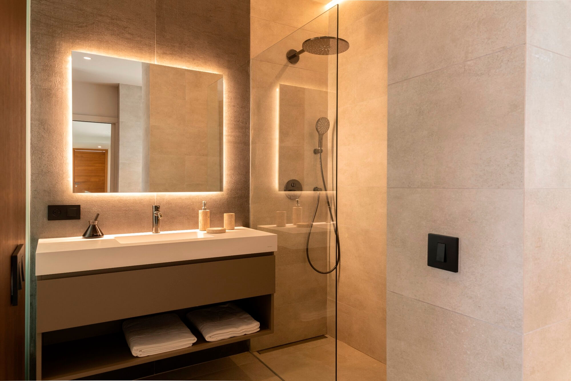 Exquisite Residence: Luxury Villa in La Cerquilla, Nueva Andalucia