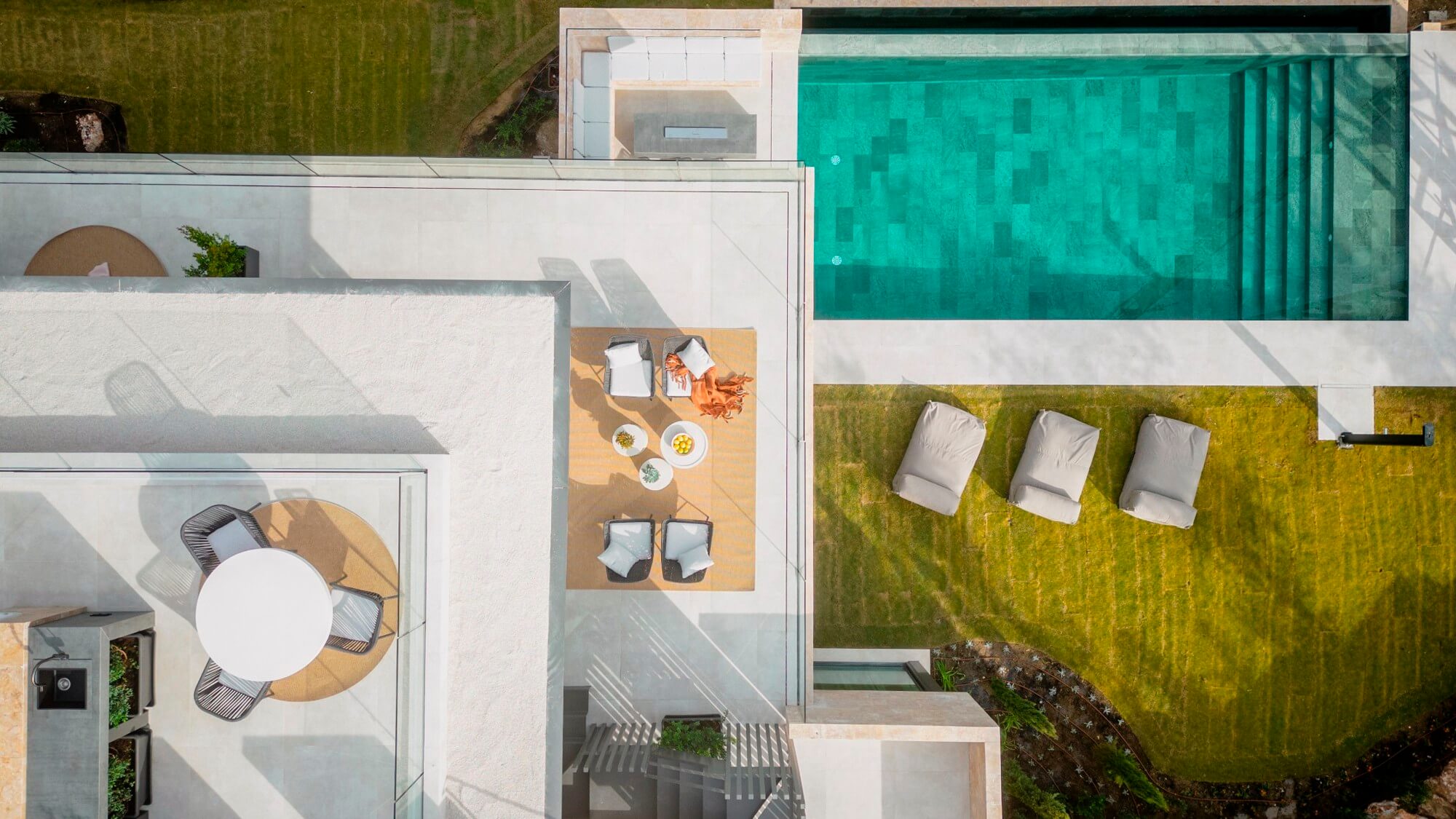 Exquisite Residence: Luxury Villa in La Cerquilla, Nueva Andalucia