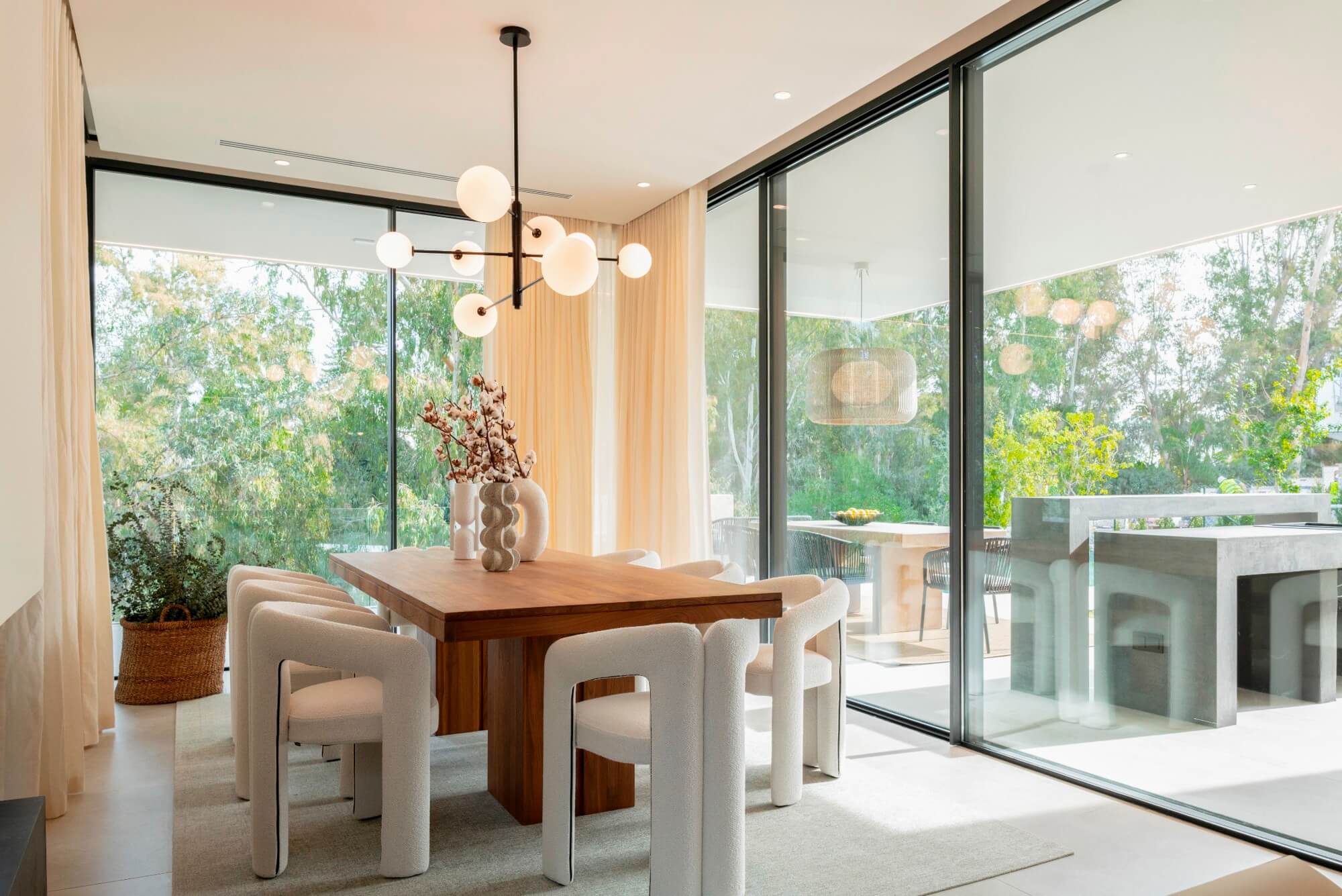 Exquisite Residence: Luxury Villa in La Cerquilla, Nueva Andalucia